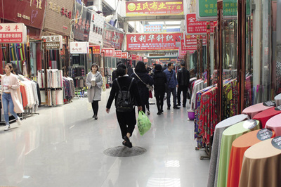 服裝批發(fā)市場新趨勢 數(shù)字化浪潮下的機(jī)遇與挑戰(zhàn)